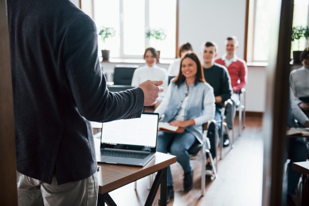Soluciones únicas para retos empresariales complejos. Asesoramiento y formación adaptado al sector de la construcción y sus retos específicos."