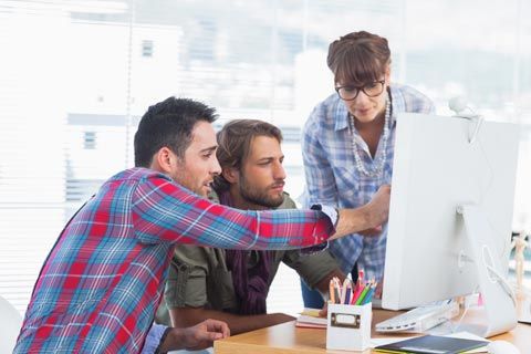 Equipo de expertos de Devaim ofreciendo soluciones ERP personalizadas.