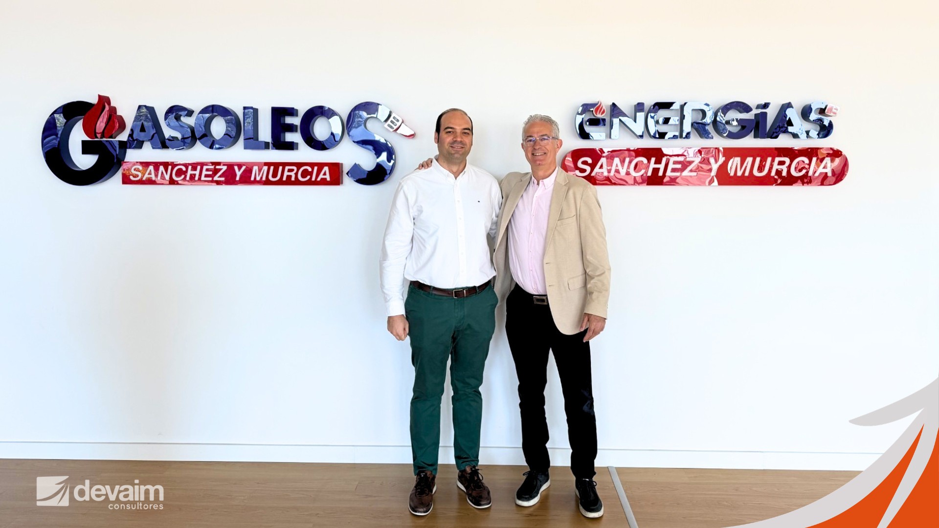 Miembros de la Dirección de GSYM y Devaim Consultores Gasóleos Sánchez y Murcia junto a Devaim Consultores